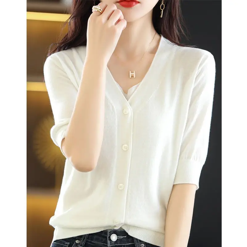 ملابس النساء أزياء الصيف الكورية عارضة زر بلون الخامس الرقبة نصف كم الإناث كل مباراة تظهر رقيقة الحياكة أعلى المحملة