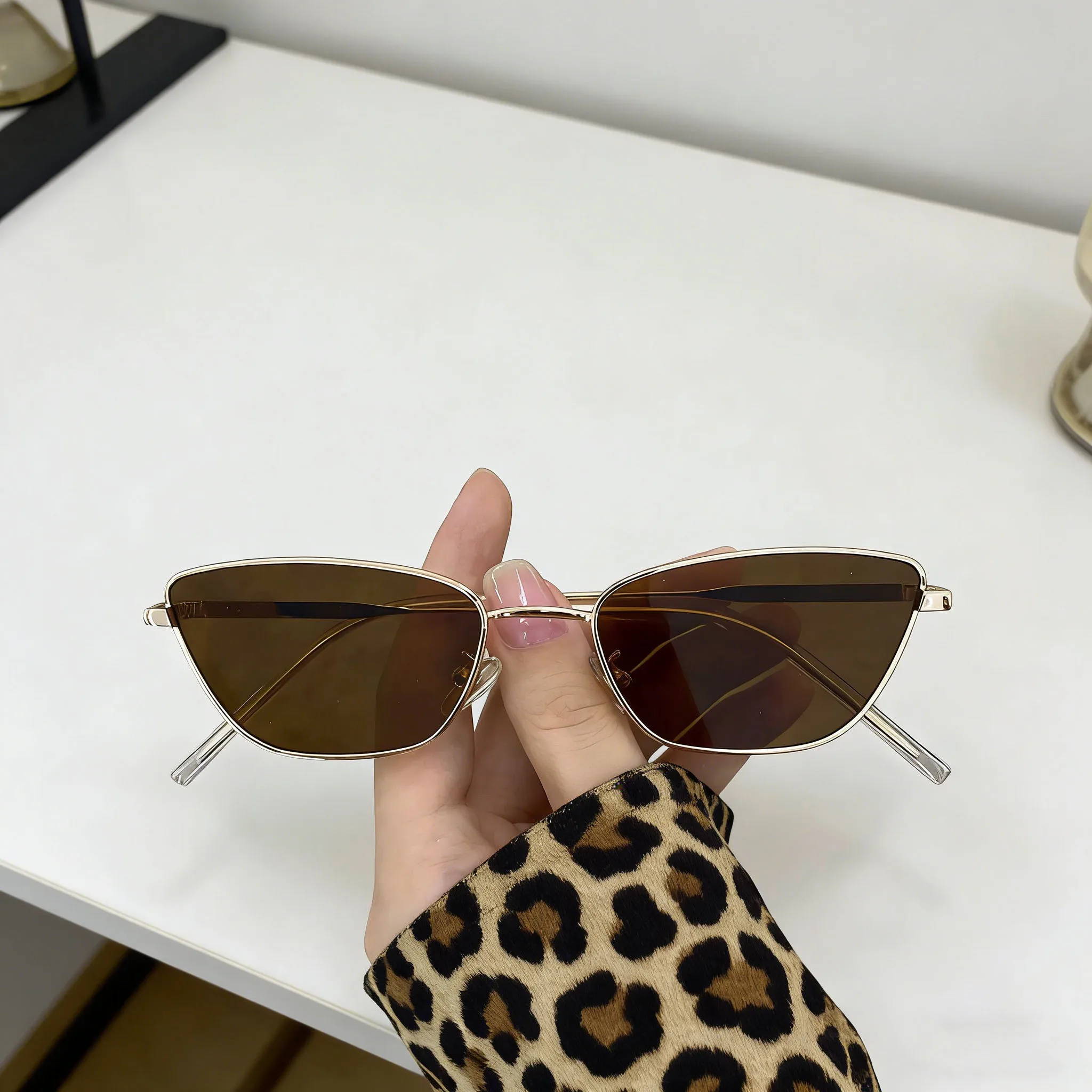 

2026 New Fashionable Personalized HD Cat Eye Women's Sunglasses Outdoor Ultra Light Neutral High Quality Sunscreen Glasses