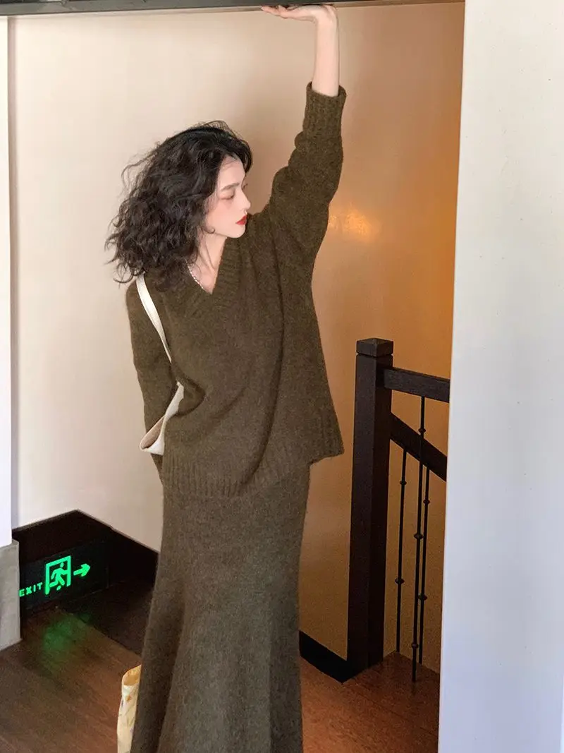 

Вязаный комплект в гонконгском стиле в стиле ретро, женский осенне-зимний новый элегантный свитер-русалка с высокой талией и v-образным вырезом, состоящий из двух предметов