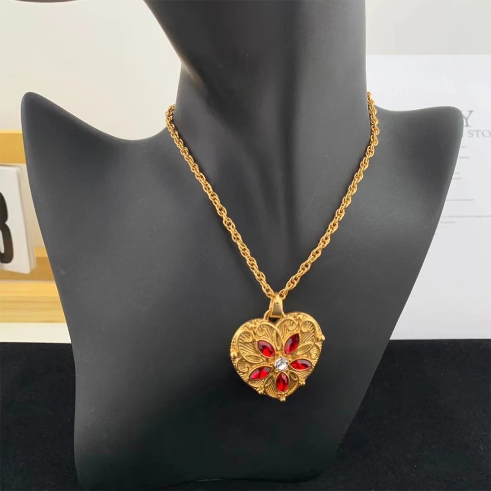 

Fashion Temperament Vintage Heart Ruby Necklaces for women's girl gift Sweater chain party Jewelry accessories