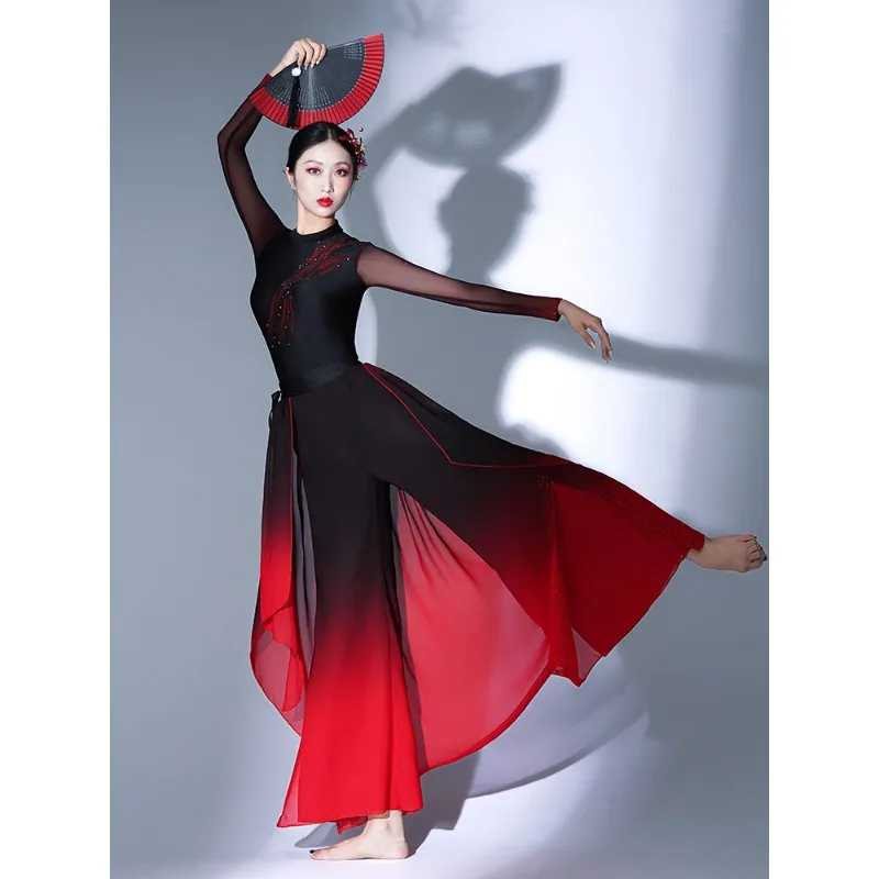 象王の舞衣、九江通の古典舞踊衣装、牛流の舞衣、赤と黒