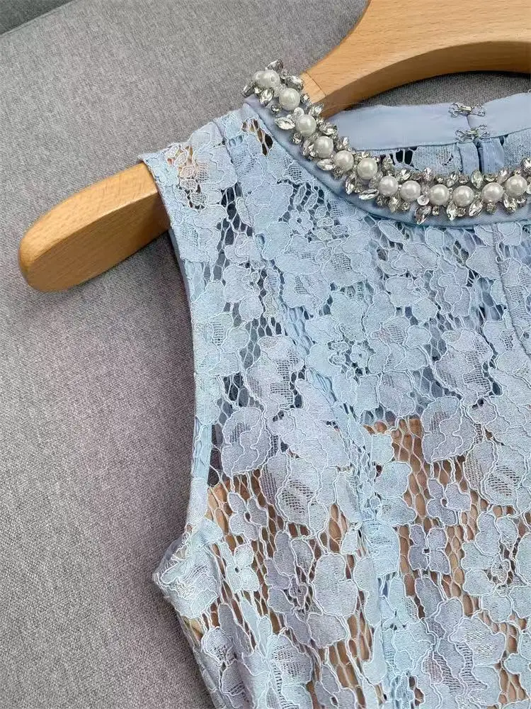 فستان قصير من الدانتيل الأزرق على الموضة لصيف 2025 فستان نسائي أنيق بدون أكمام ورقبة دائرية مزين بالخرز رداء نحيف للسيدات