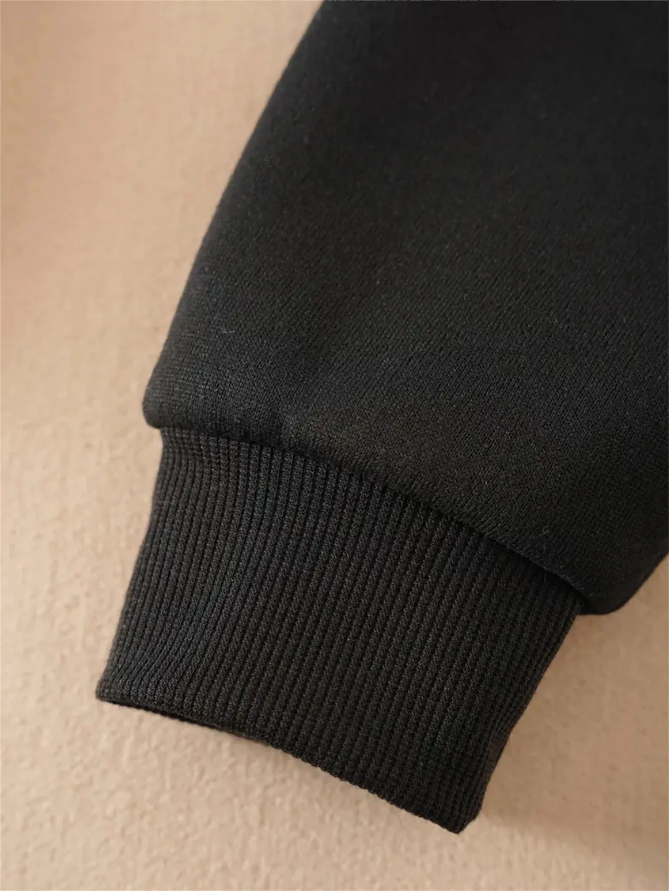 เสื้อสตรีแฟชั่นลำลองสำหรับฤดูใบไม้ร่วงและฤดูหนาวทรงหลวมและสวมใส่สบายพิมพ์ลายปารีสเสื้อแขนยาวคอกลมอบอุ่น