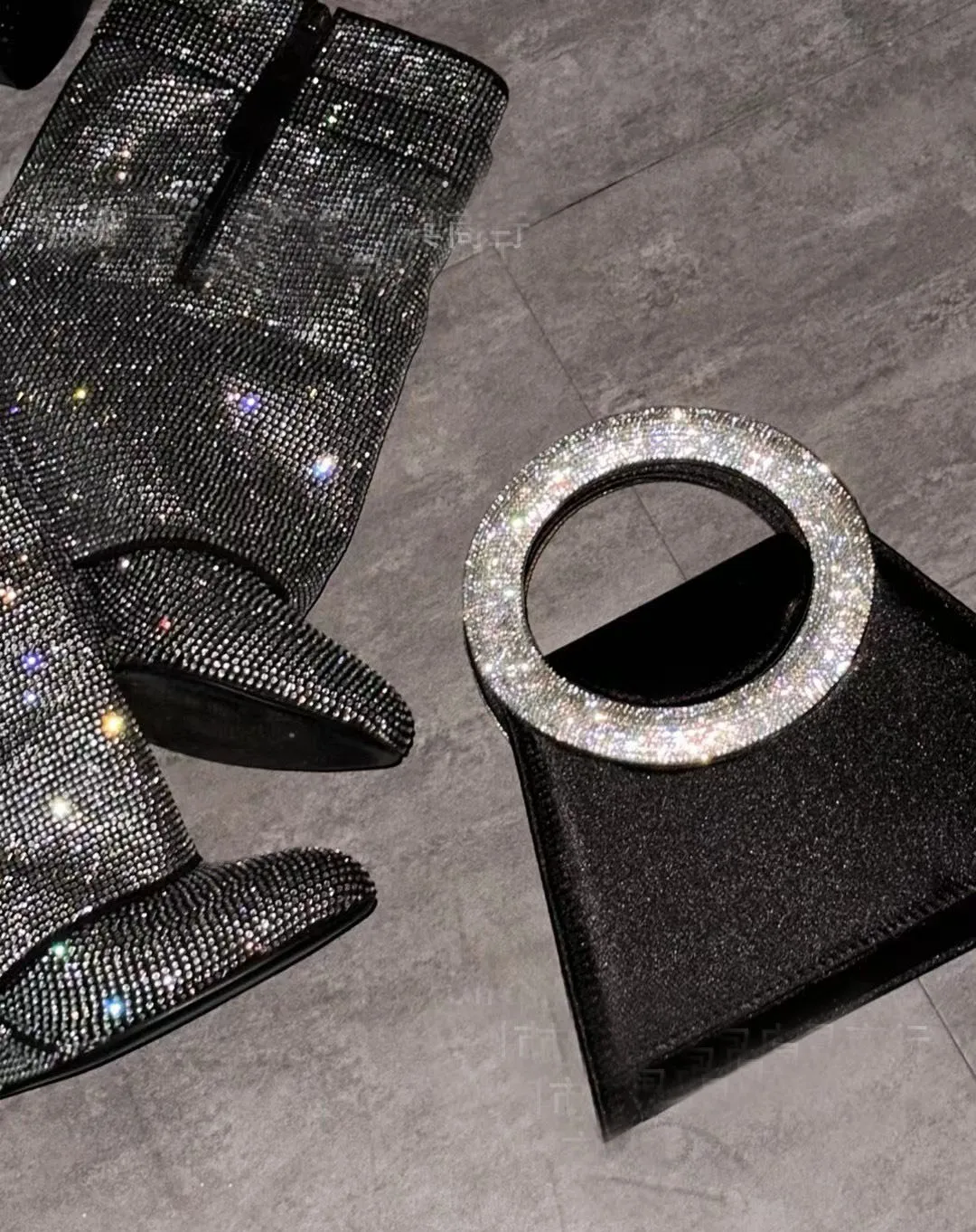 

Новая дизайнерская атласная роскошная женская сумка-тоут с блестящим бисером для вечеринки, квадратная бриллиантовая свадебная сумка через плечо для выпускного вечера, сумка-мессенджер