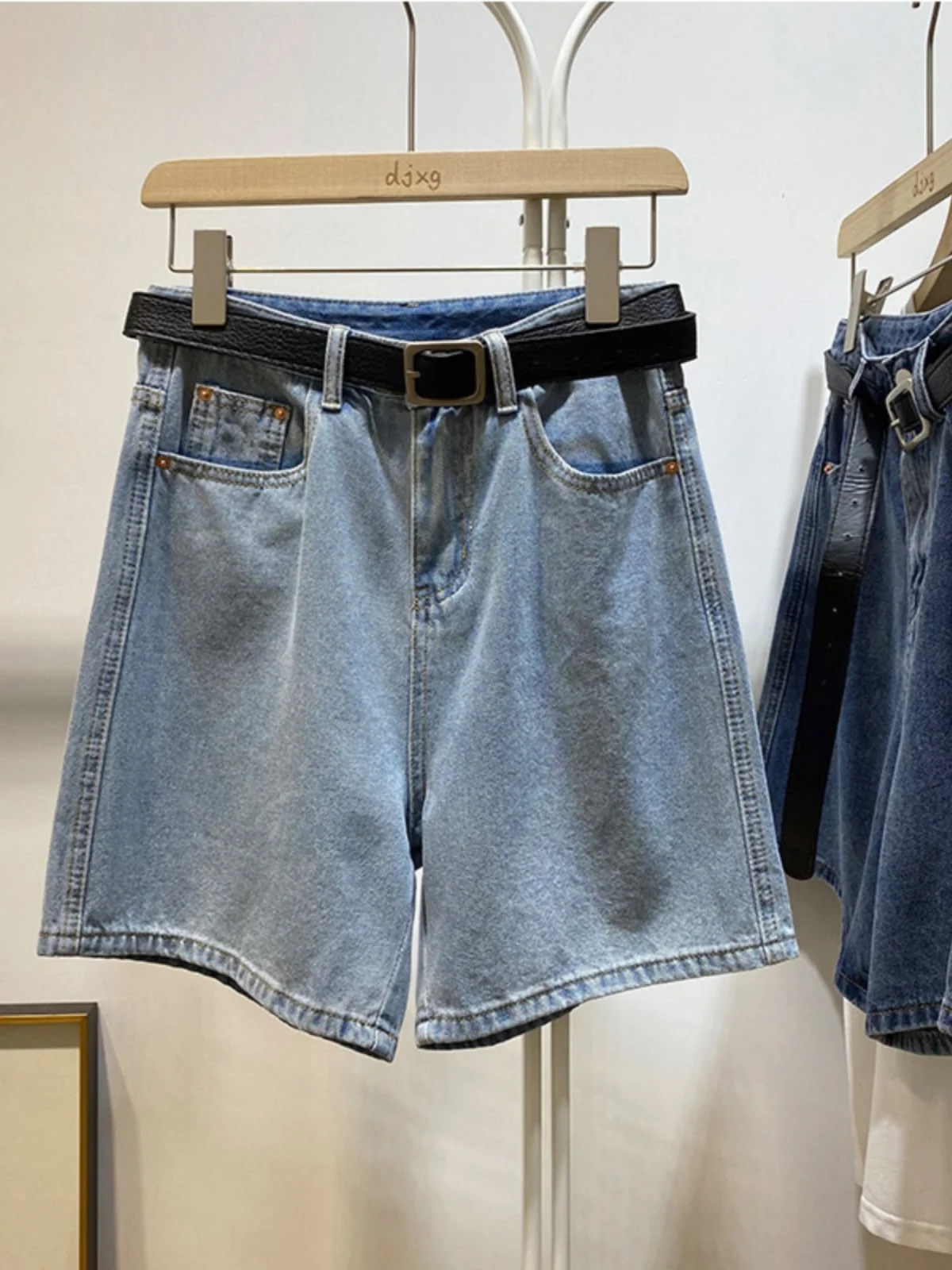 

Летние мужские синие джинсовые шорты на молнии, прямые простые джинсы до колена, корейские повседневные модные свободные однотонные мужские шорты