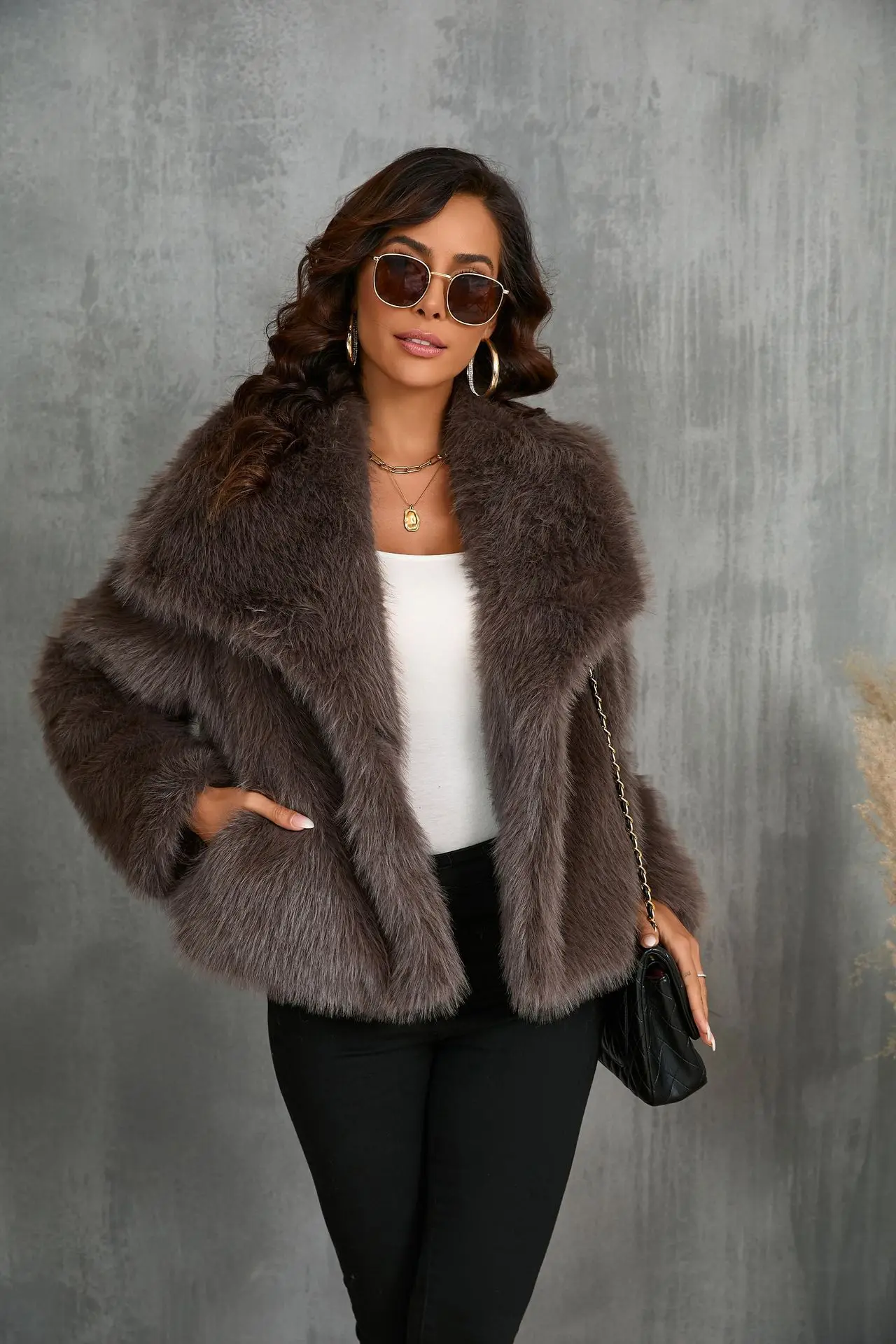 Women's Artificial Fur Coat with Large Lapel Short Fashionable Fox Fur Style Fluffy Plush Clothing for Ladies