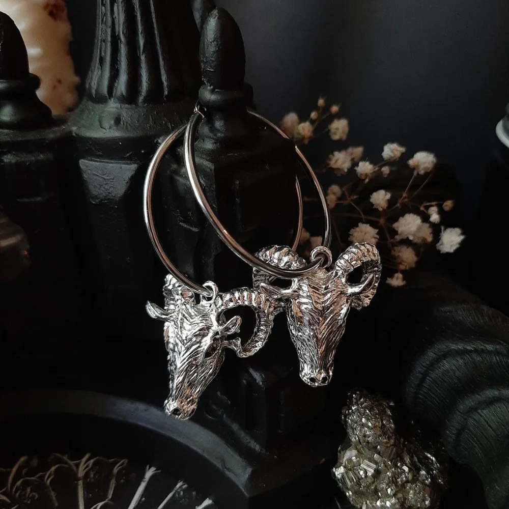 Mysterious Gothic Sliver Color Skull Mountain Sheep Head Pendant Hoop Earrings for Women Halloween Party Jewelry Accessory Gifts