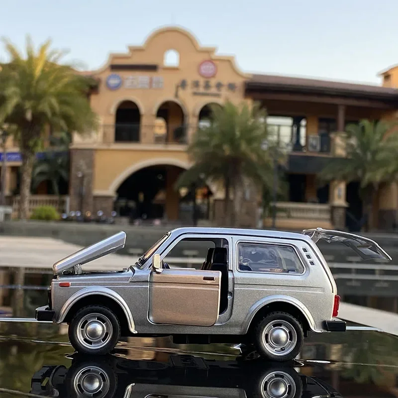 

LADA NIVA SUV 1:32 Классический автомобиль из сплава, литье под давлением и игрушечный транспорт, металлическая модель игрушечного автомобиля, коллекция высокой имитации, игрушка в подарок