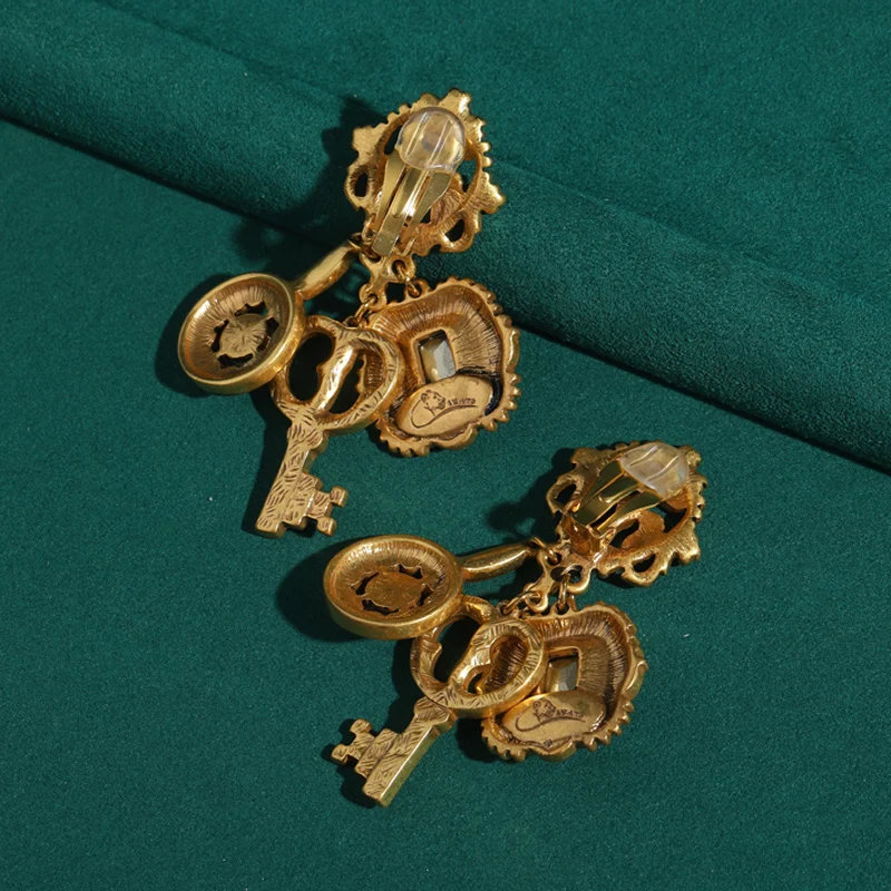 خمر الأخضر كريستال مفتاح انخفاض القرط فريد اللؤلؤ والمجوهرات مصمم العتيقة الذهب اللون الفاخرة للمرأة اكسسوارات ريترو 2025