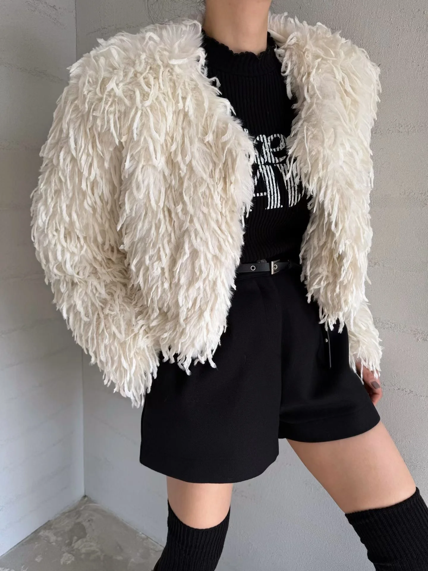 

Ele Women's Feather Trimmed Fur Jaet Winter Warm Faionable Versatile Light Luxury Eco-friendly Svel Top