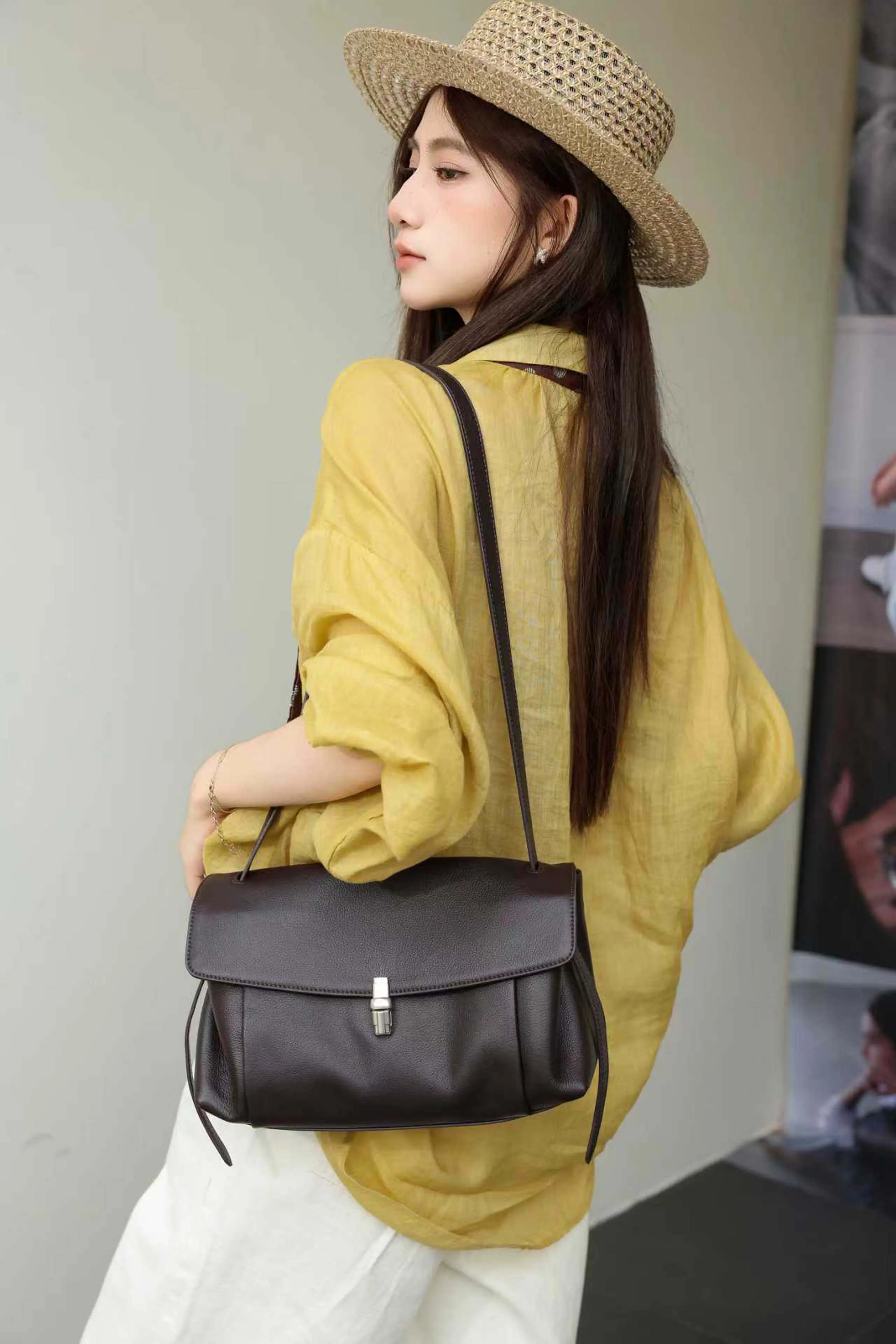 

Korean Niche Lememe Leather Flap Square Bag | Crossbody & Handbag, Large Capacity Commuter Style