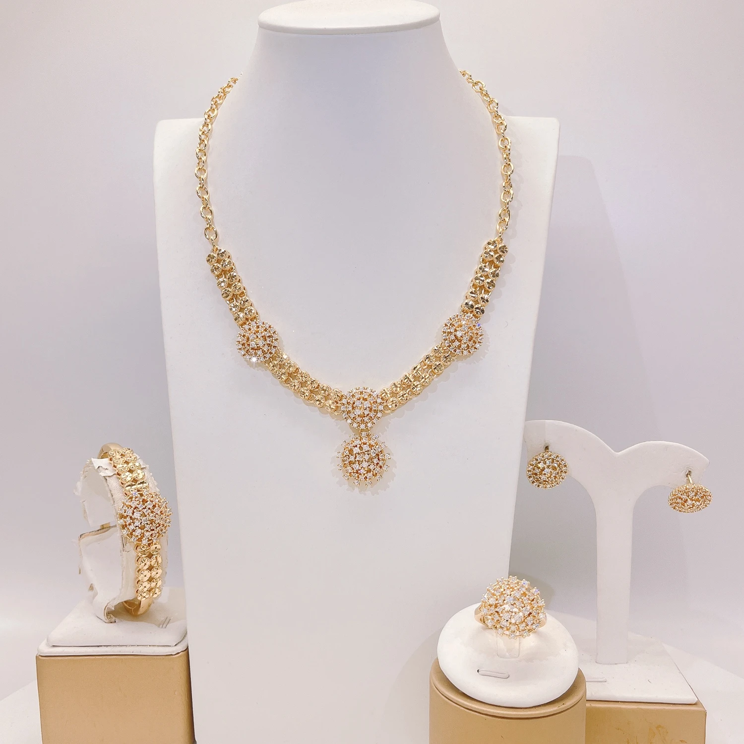 

Women's flower pendant jewelry set inlaid with zircon irregular design jewelry set suitable for banquet wedding gifts