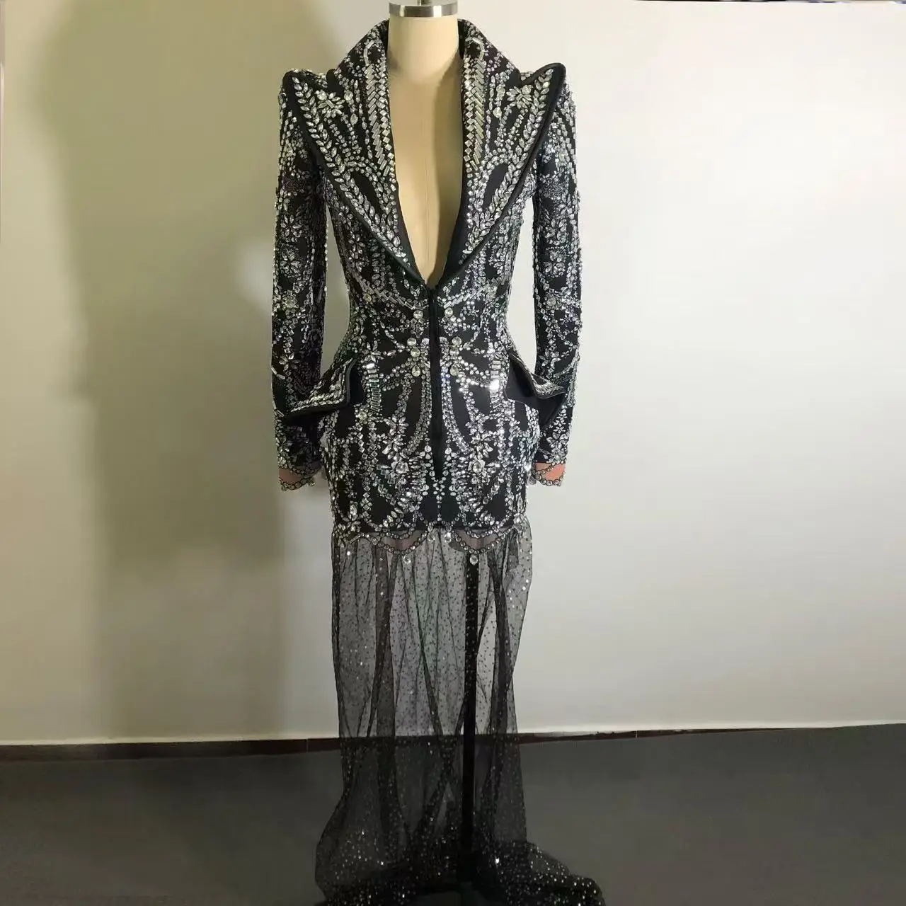 

Sexy Black Deep V Tassel Crystal Suit Jacket Stage Performance Dance Costumes Women Party Club Blazer Coats Zuanshixizhuang