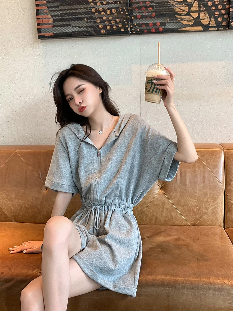 จั๊มสูทมีฮู้ดลำลองสำหรับผู้หญิง กางเกงเอวสูงทรงสลิมสำหรับฤดูร้อน สไตล์เกาหลี แฟชั่นลำลอง ชุดจั๊มสูทแบบชิ้นเดียว