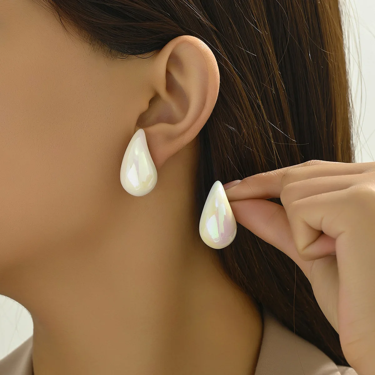 Kshmir 2024 New Arrival White Acrylic Water Drop Earring for Women Chubby Elegant Charm Vintage Jewelry Gift Girls