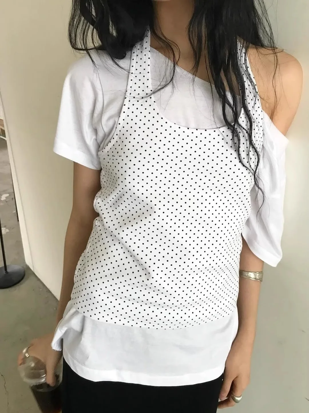 Unique SEI Korean Sle Summer Lazy Diagonal Collar oulder Bared Loose ort Sve T-irt Polka Dot Ne Hanging Top