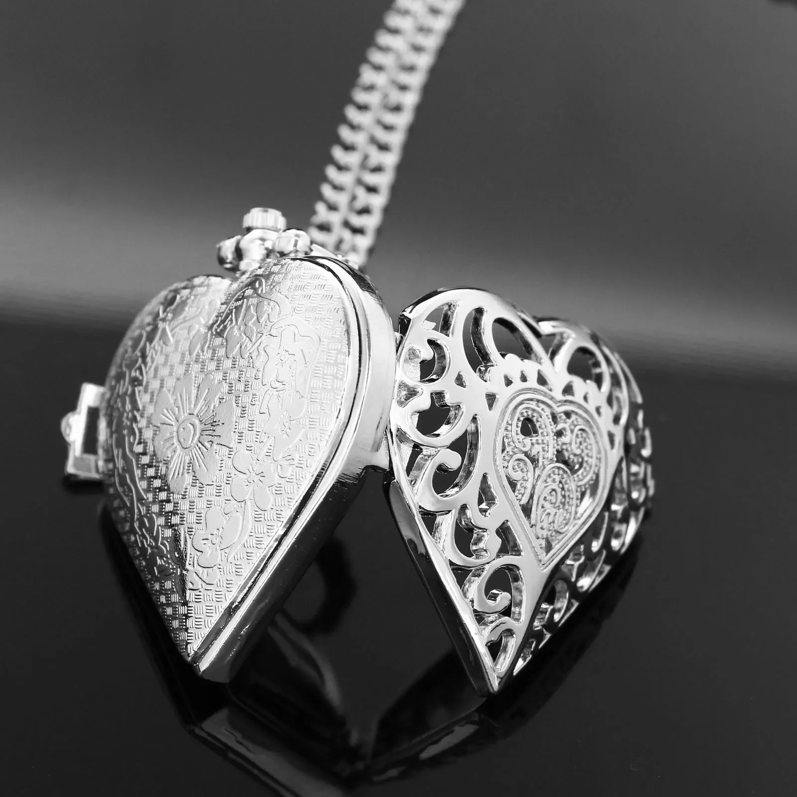 Exquisite Hollow Heart Design Pocket Watch Chain Steampunk Clock Vintage Necklace Pendant Jewelry Necklace Watch Men Women Gift