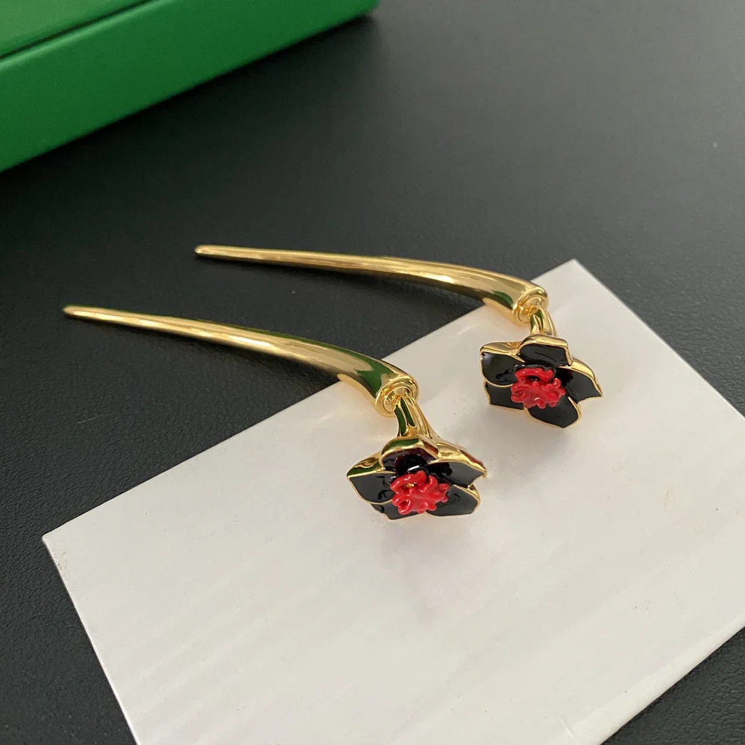 Europe Fashion Designer Brand Black Flowers Gold Long Earrings Woman Top Quality Luxury Jewelry Trend