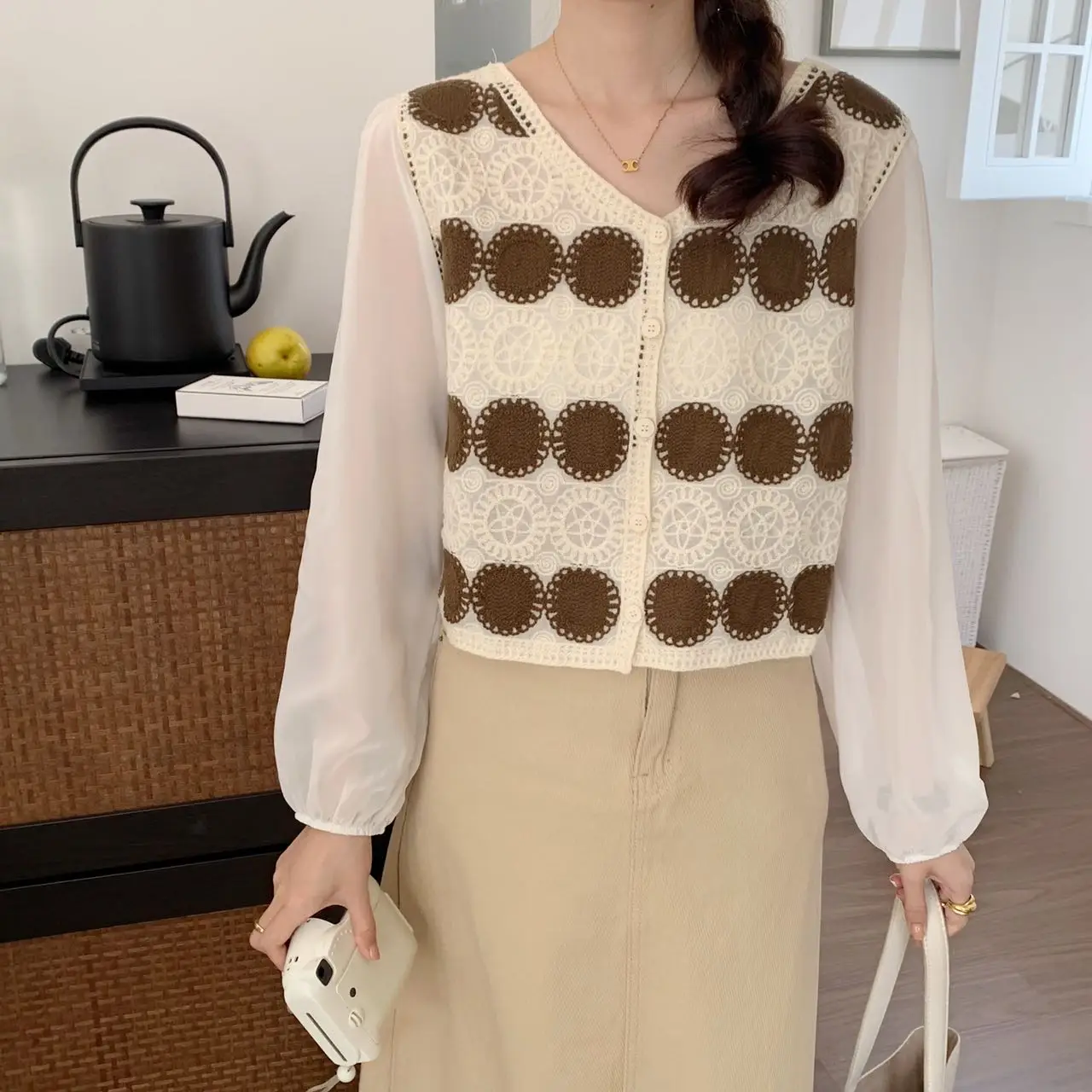 Chemise en mousseline de soie de Style rétro pour femmes, haut à manches longues avec épissure creuse au Crochet