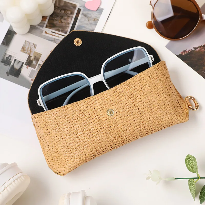 

Chic Woven Straw Eyeglass Case with Hook Durable PP Material, Soft Protective Fashion Glasses Pouch for Women's Travel Accessory
