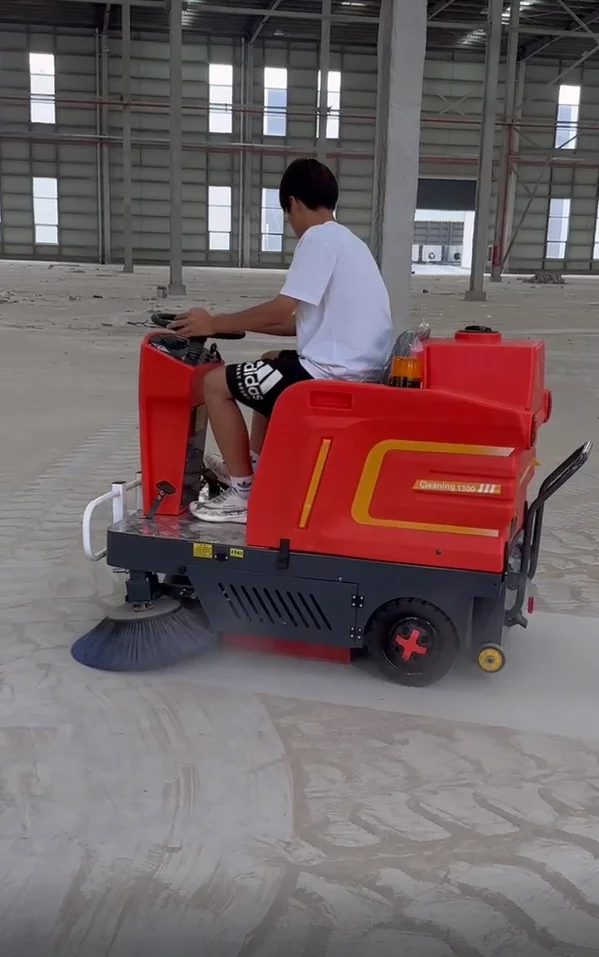 Riding Type Automatic Equipment Street Sweeping Road Dust Removal Cleaning Machine Hot Selling