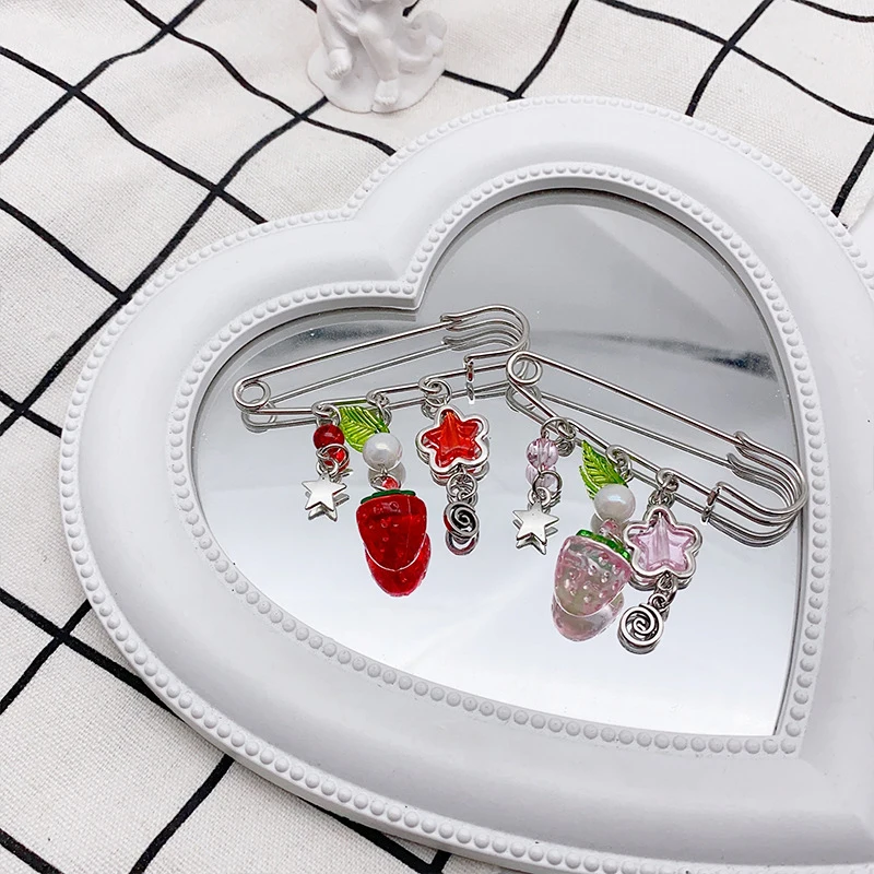 Sweet Cute Strawberry Beaded Pendant Brooch Creative Pin Keychain Y2K Aesthetic Tassel Keyring Girly Bag Charm