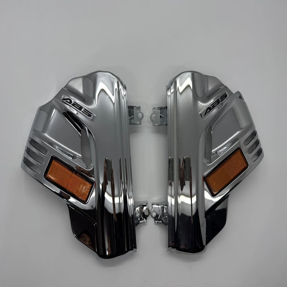 

Подходит для Honda Gold Wing GL1800/F6B/2006-2017, версия с подушкой безопасности, хромированная накладка на передний амортизатор/защита суппорта