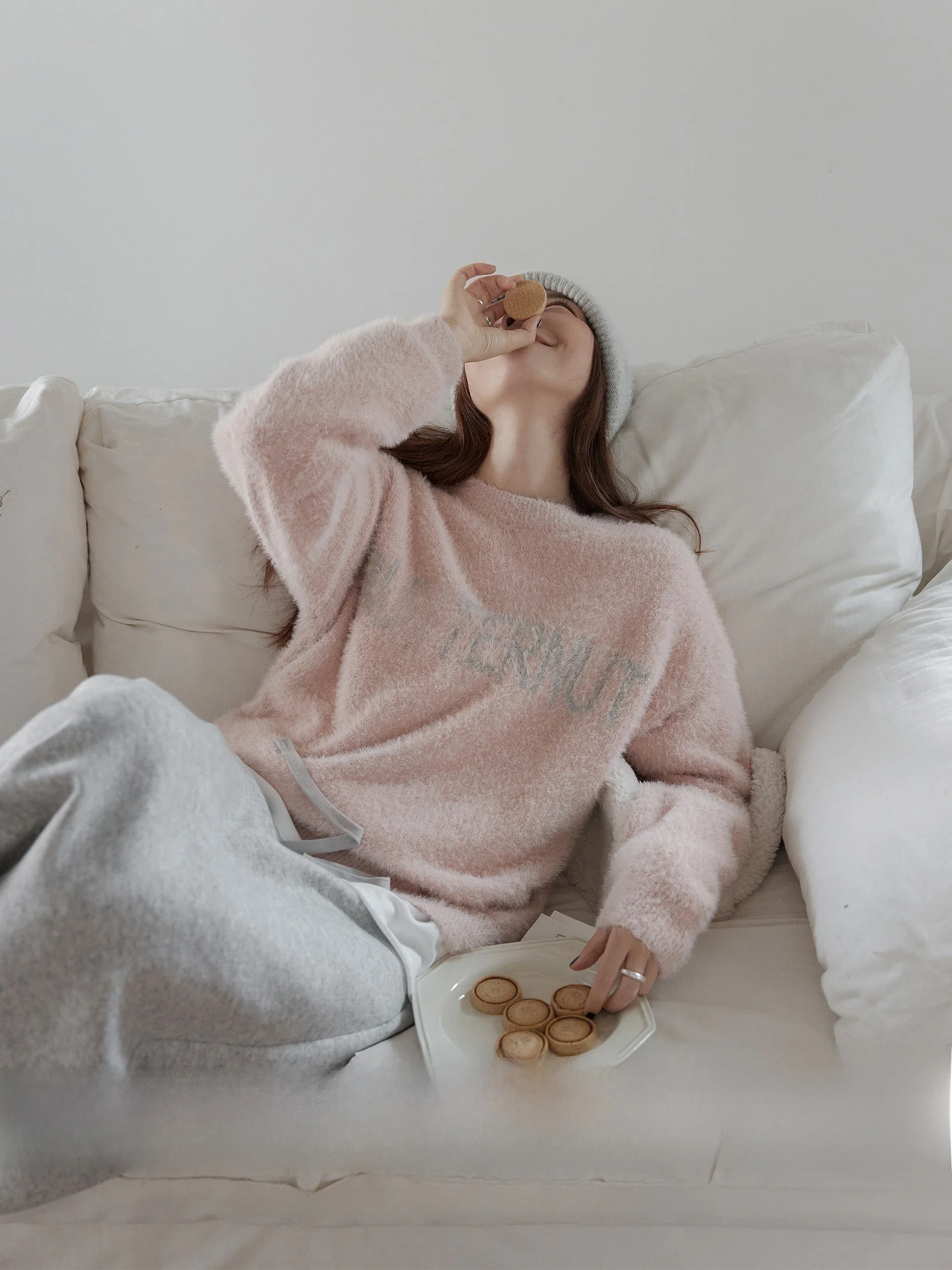 

VNOOK Women's Oversized round Ne Knitwear Winter Warm Soft Letter Print Comfortable Loose Sle Long Sve Top