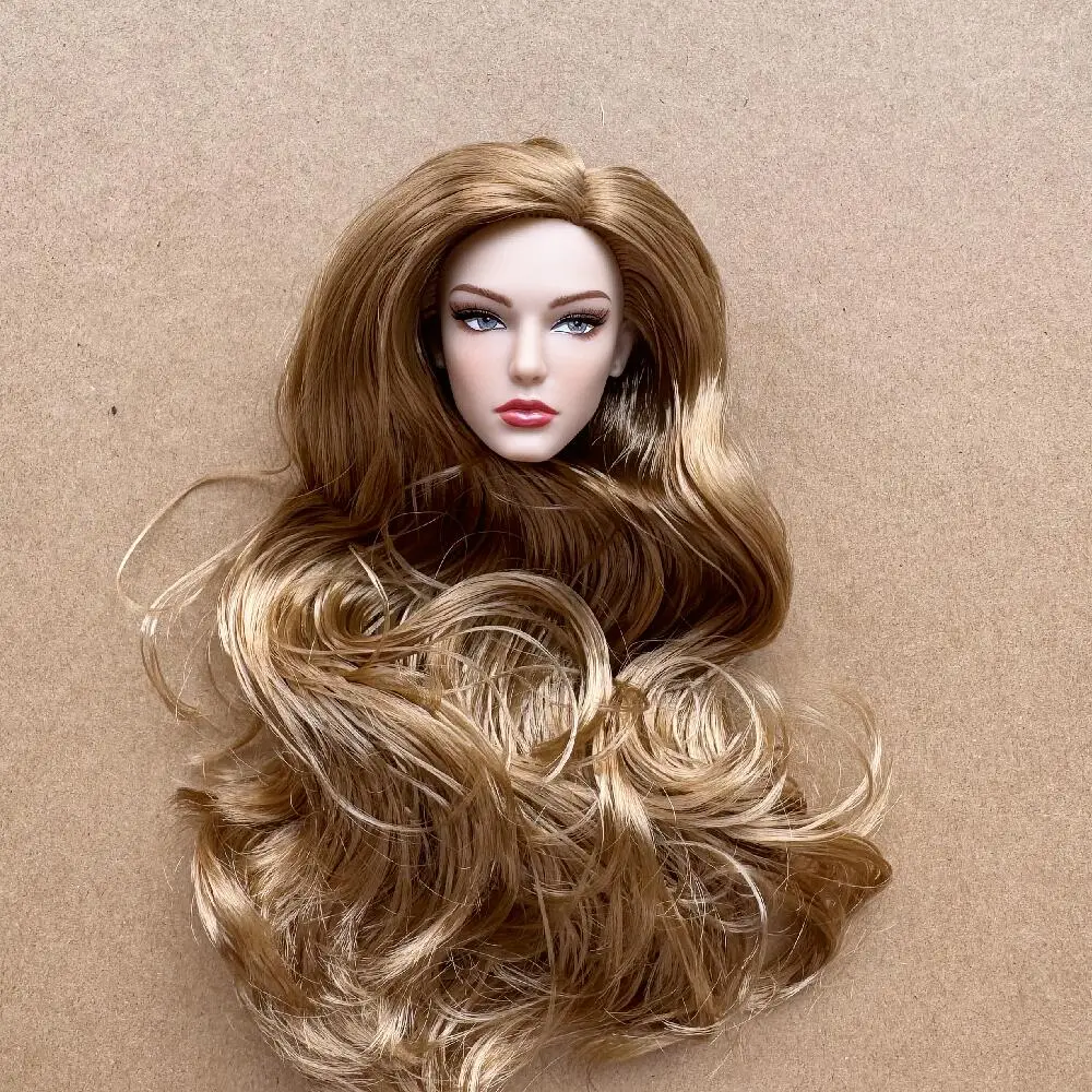 1/6 Modell-Puppenköpfe mit Sommersprossen und buntem Haar, erhältlich in den Hauttönen Braun, Weiß und Beige für die Puppenherstellung. – Detail 9