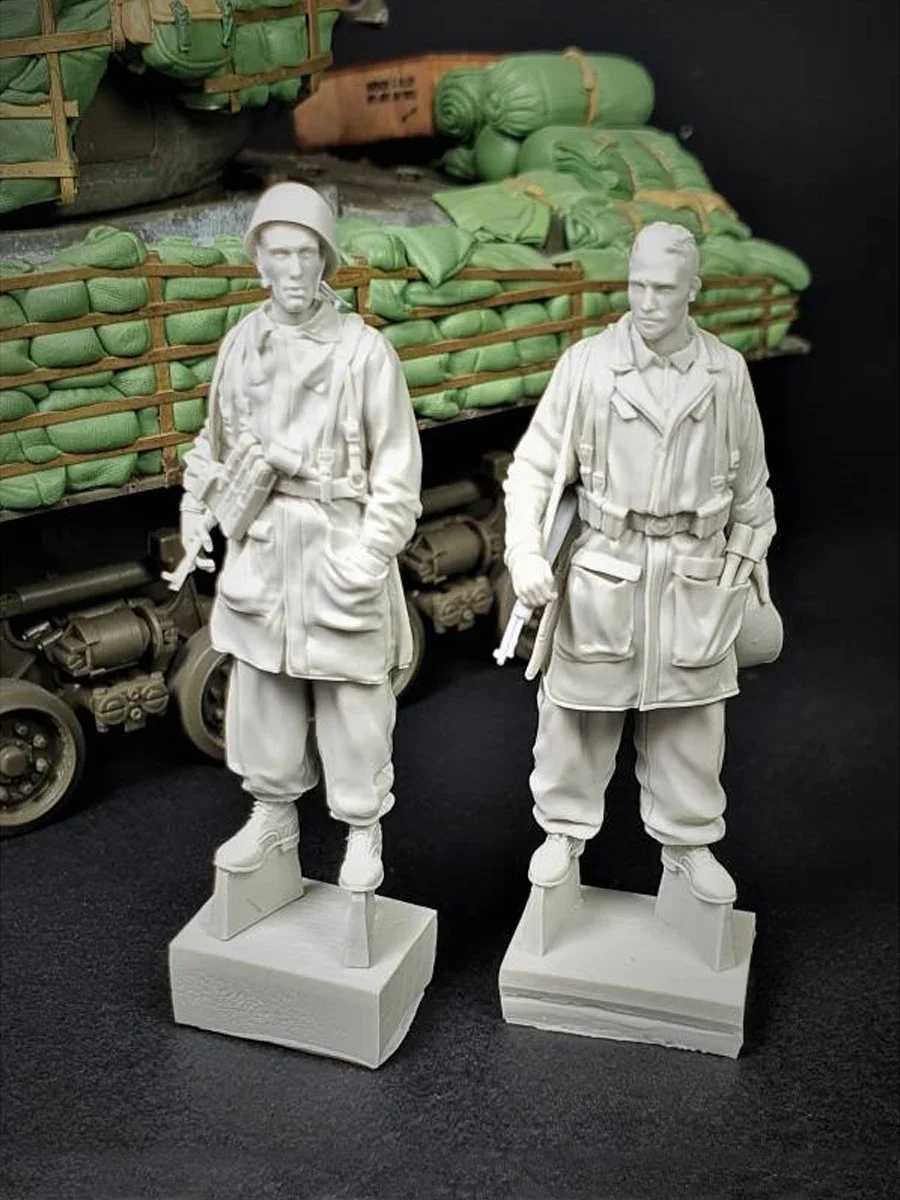 1/35 harsmodel figuursets GK, twee personen, geen auto, militair thema, ongemonteerd en ongeverfd