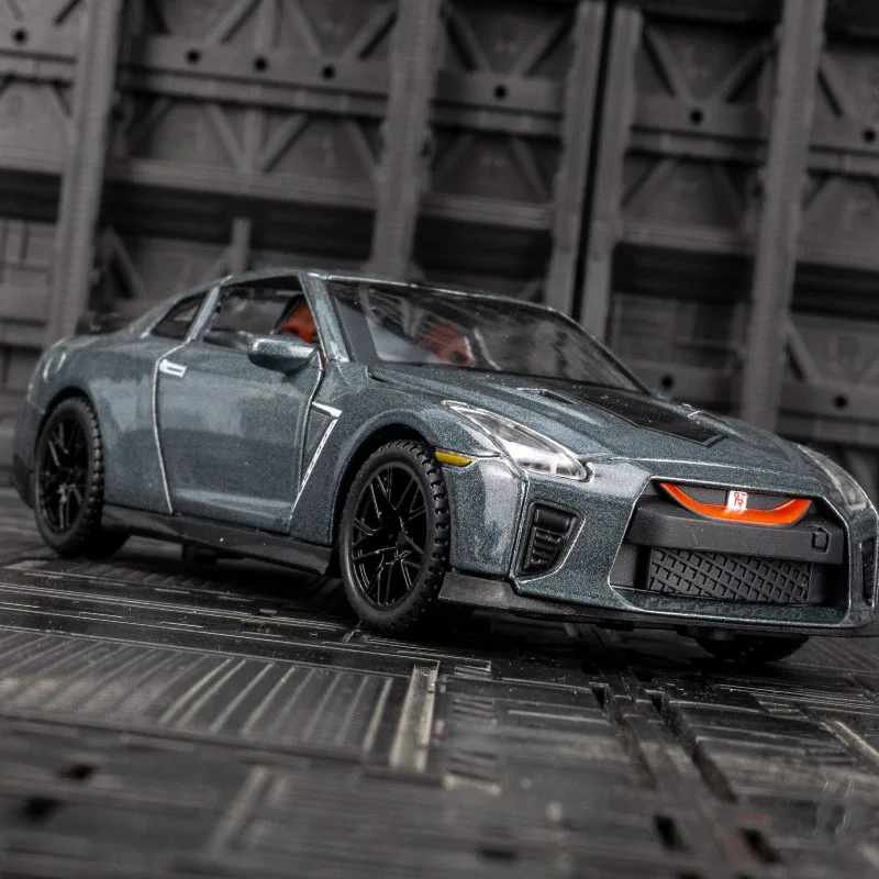 

1:32 Nissan GTR 35, коллекция украшений из сплава, двери и капот двигателя, багажник можно открыть для детских игрушек