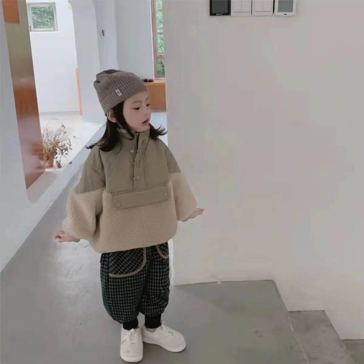 معطف شتوي للأطفال مبطن بالقطن للفتيات الصغيرات فضفاض من صوف الضأن بالإضافة إلى هوديي من الصوف معطف دافئ سميك محايد