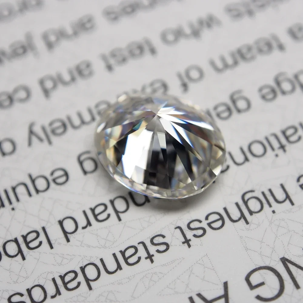 D Color Super White Moissanite Diamond Round / Oval / Pear / Radiant / Emerald / Heart / Princess / Cushion / Asscher / Triangle