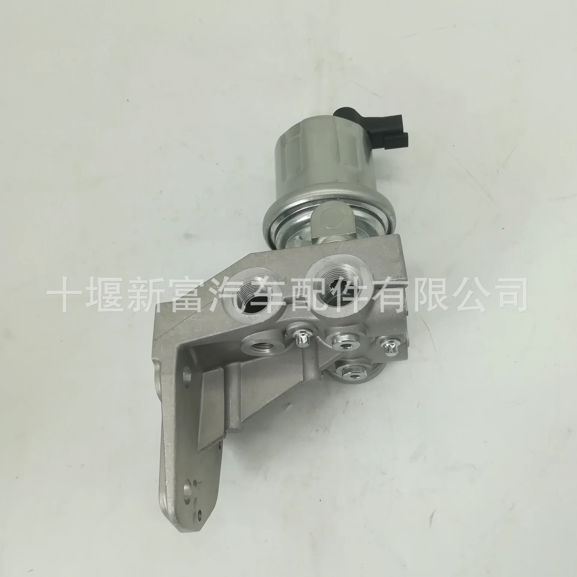 

Adapted to Cummins QSC8.3 engine parts 3949086 4935006 electronic oil pump assembly