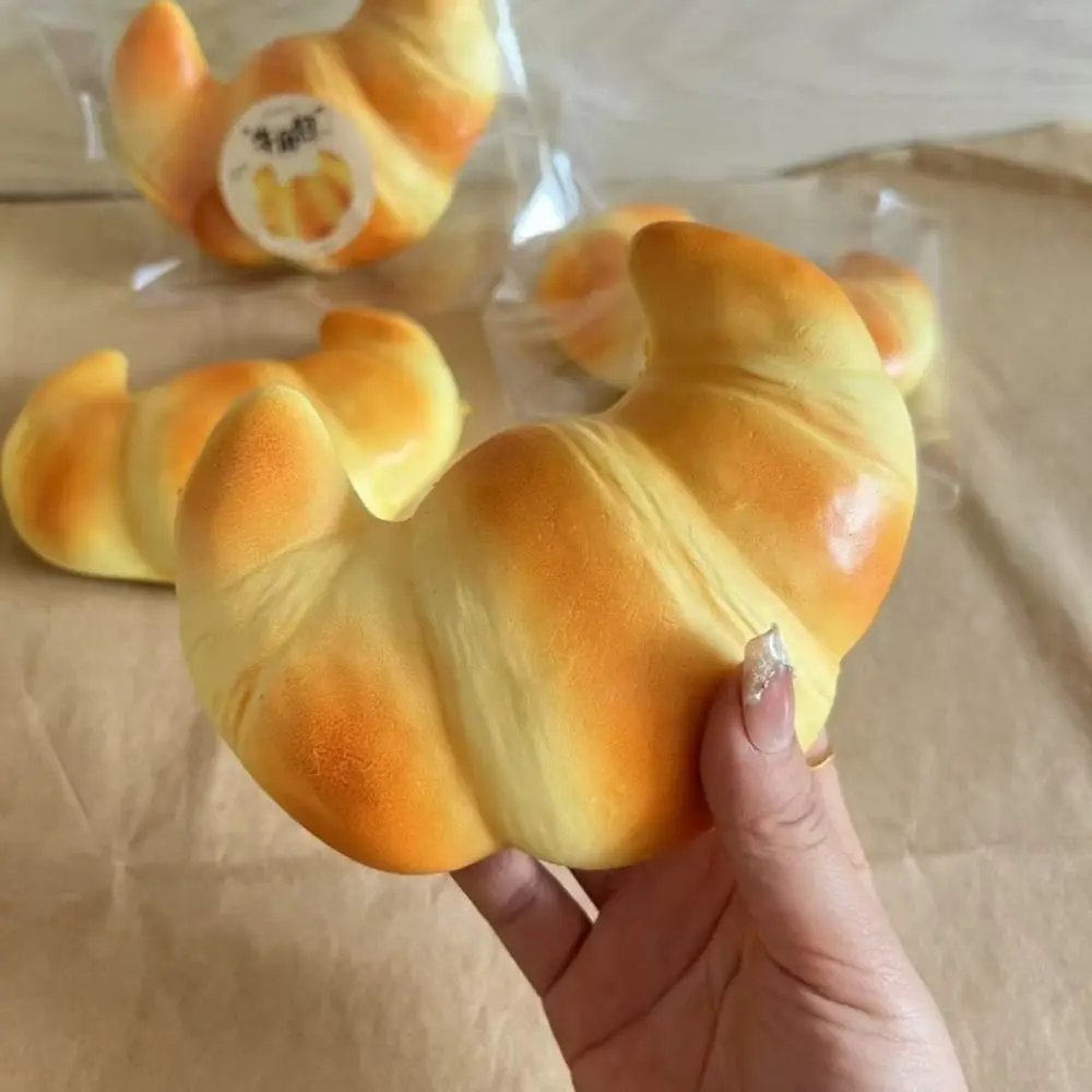 Jouet à presser Croissant mignon, collant, doux, Anti-Stress, cadeau à rebond lent, jouets Anti-anxiété pour adultes et enfants