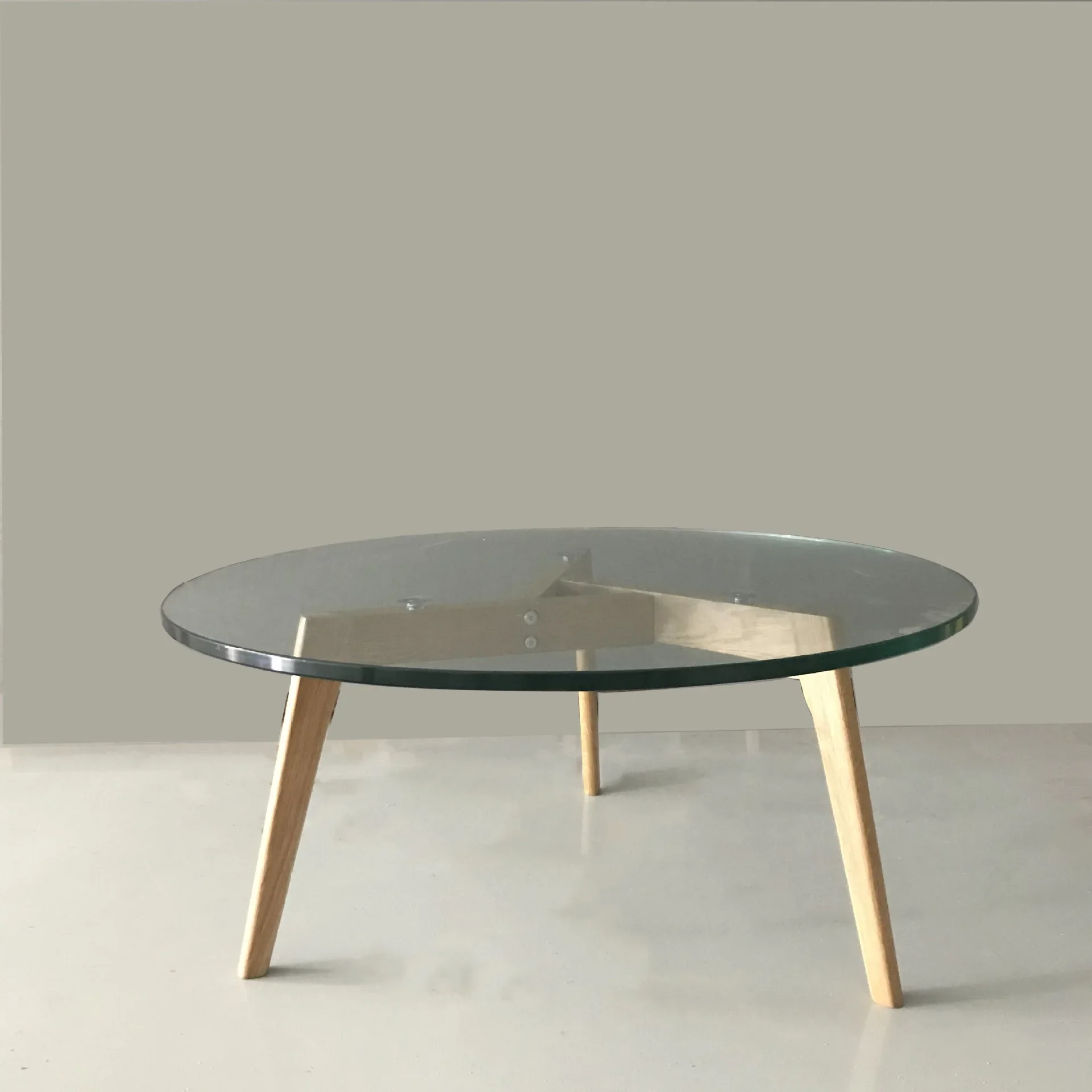 

Tempered glass coffee table, medieval minimalist living room sofa Nordic small round table transparent