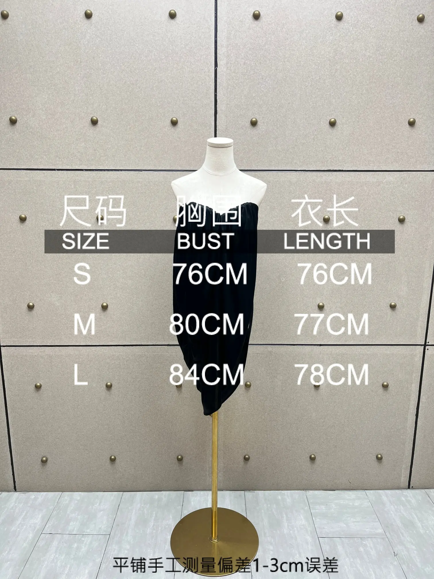 

The 2026 early spring new collection features a pleated corset with a halter top and a versatile base layer for women