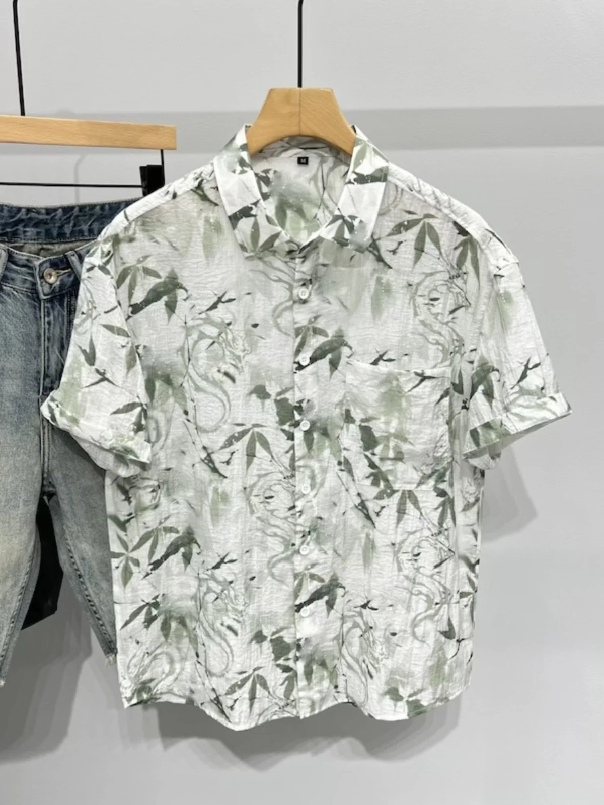 

Новая летняя свободная рубашка с коротким рукавом и цветочным принтом, молодежная пляжная повседневная рубашка с воротником, мужская модная рубашка в корейском стиле, приталенного кроя