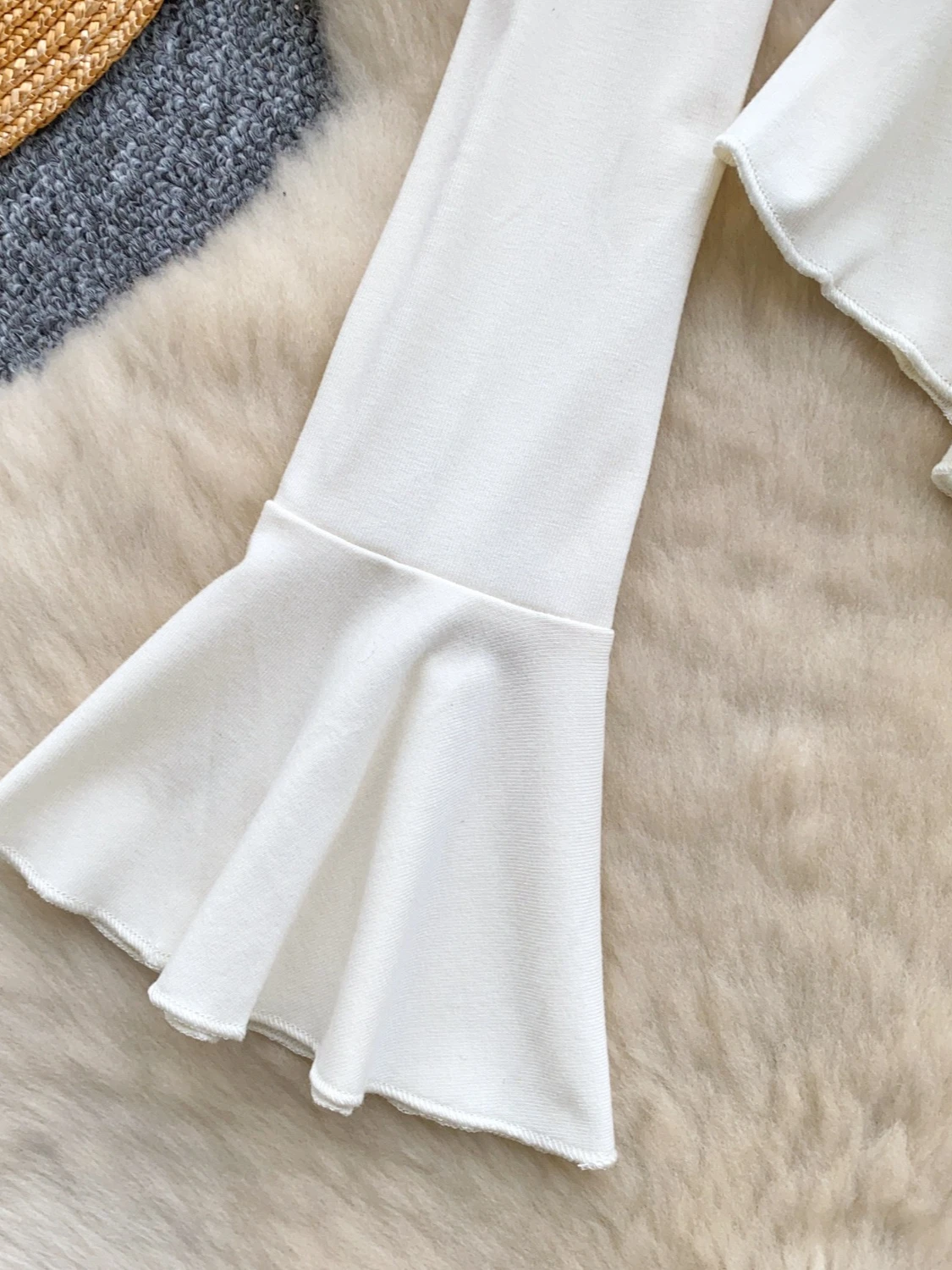 Foamlina T-shirt con scollo a barchetta con volant e spalle scoperte per donna Moda manica svasata Bowknot Slim Primavera Autunno Top Ragazze Streetwear