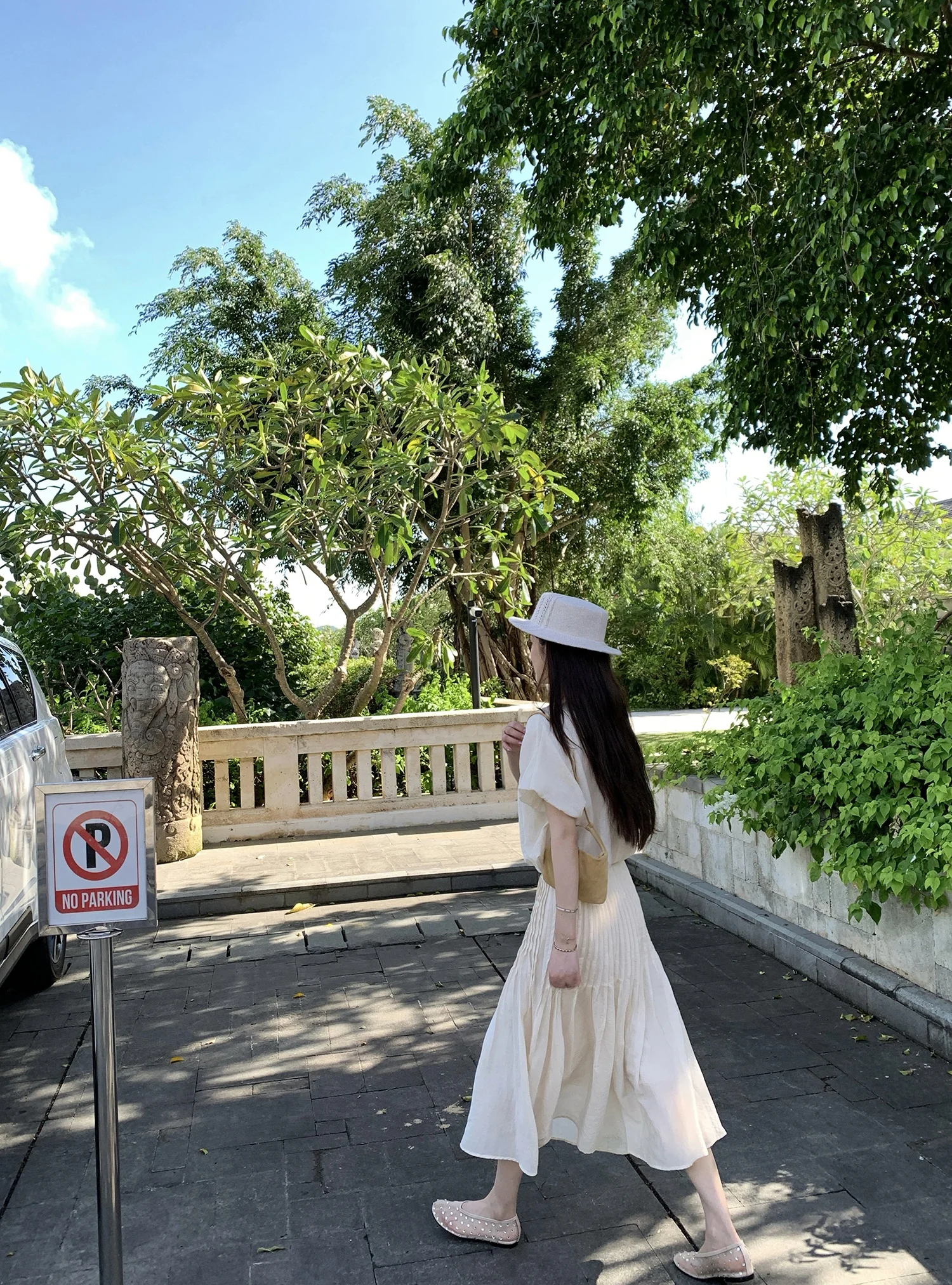 

AHY New Arrival Silk Dragon Design Complex Process Top And Half Skirt Two-Piece Set Women's Fashion Spring Collection