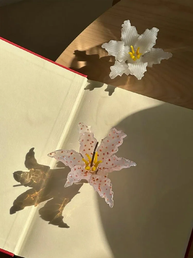 【Premium】AhunderJiaz New Lily Glass Incense Inserter Desktop Art Candlestick Ornament Home Candle Holders Decor with Gift Box