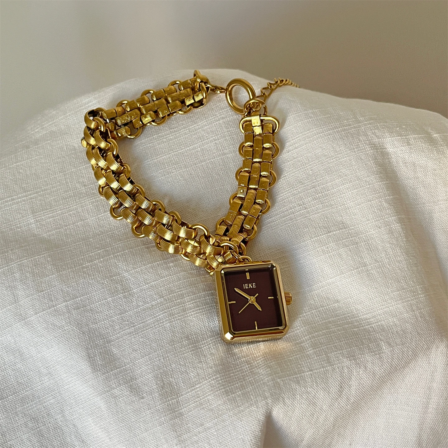 Niche design sense high value square pendant watch women's workplace commuting versatile gold women's watch