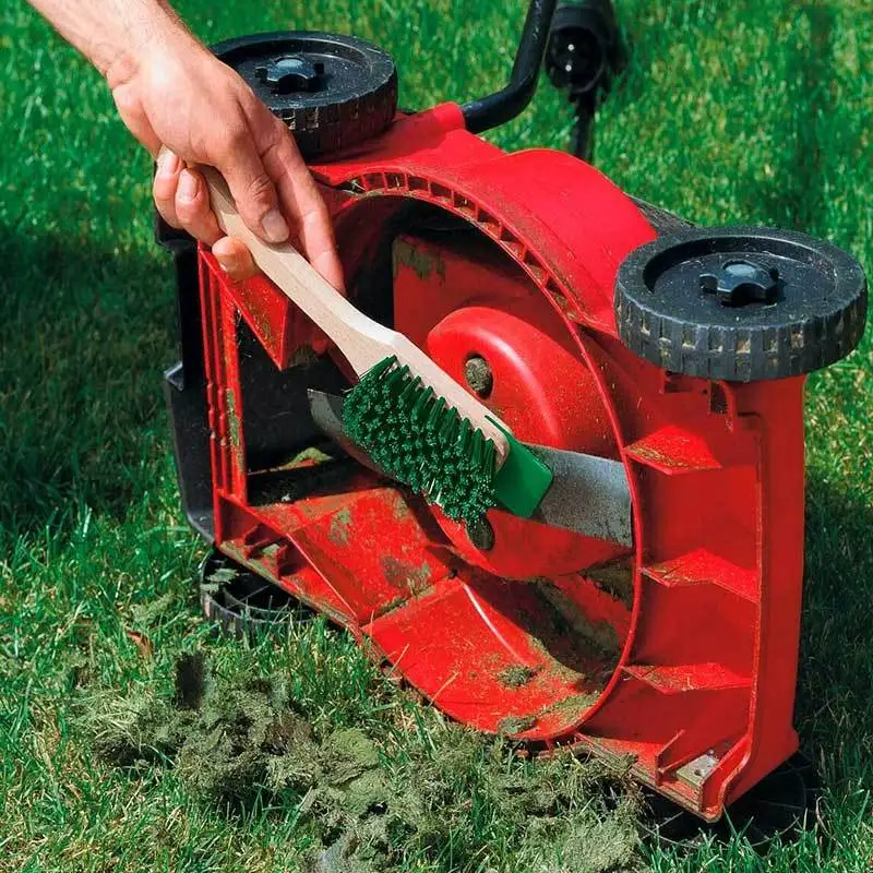 Brosse de nettoyage de tondeuse à gazon robuste avec grattoir, manche ergonomique en bois, poils rigides, grattoir de pont de tondeuse à gazon, efficace