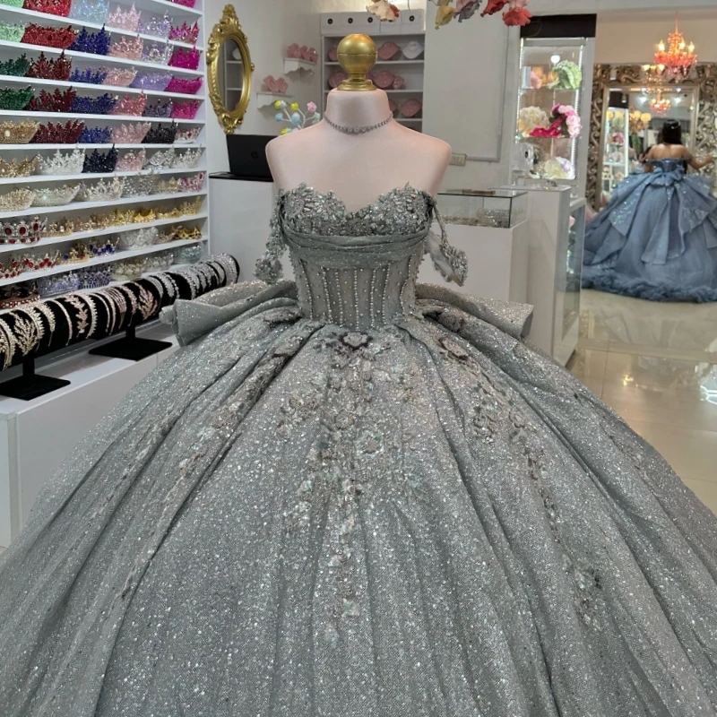 فساتين Quinceanera لامعة فضية قبالة الكتف الترتر زين الدانتيل الديكور كريستال مشد تول حفلة عيد ميلاد الحلو 16 فستان