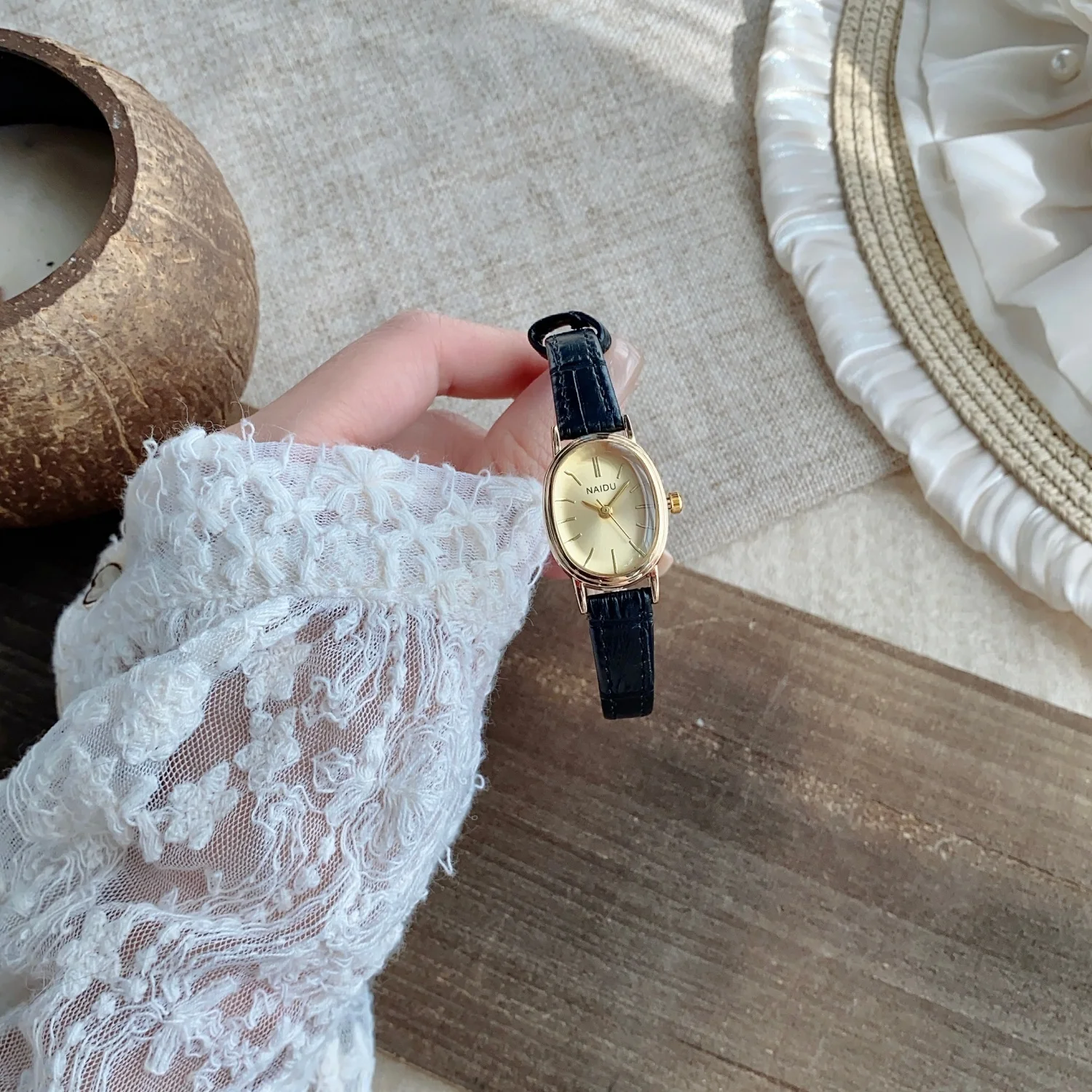 ساعات نسائية صغيرة بيضاوية الشكل بحزام جلدي بسيط ساعات يد كوارتز بسيطة للسيدات ساعة نسائية هدية Reloj Mujer