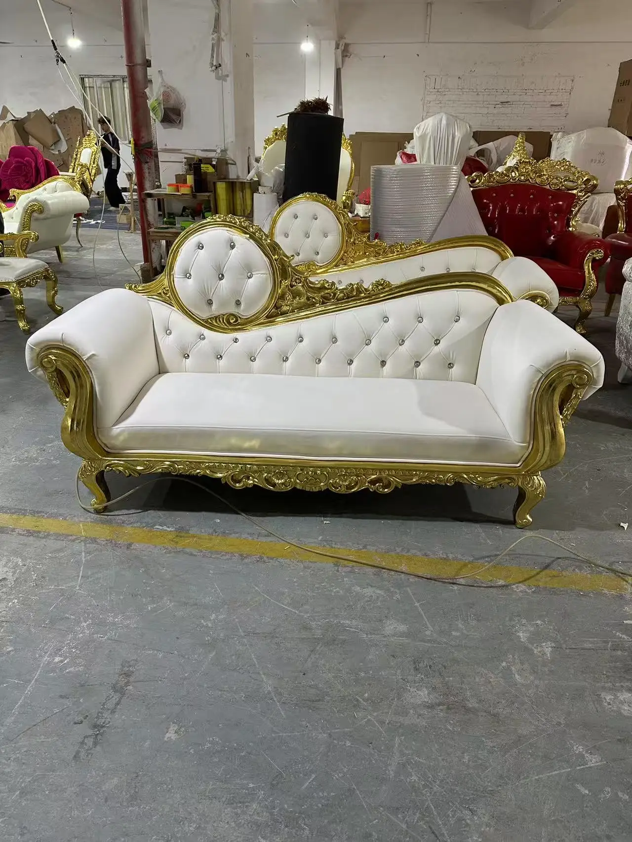 Modern Luxury King Throne Chair Solid Wood with Soft Cushion for Wedding Party Banquet Restaurant & Hotel Use