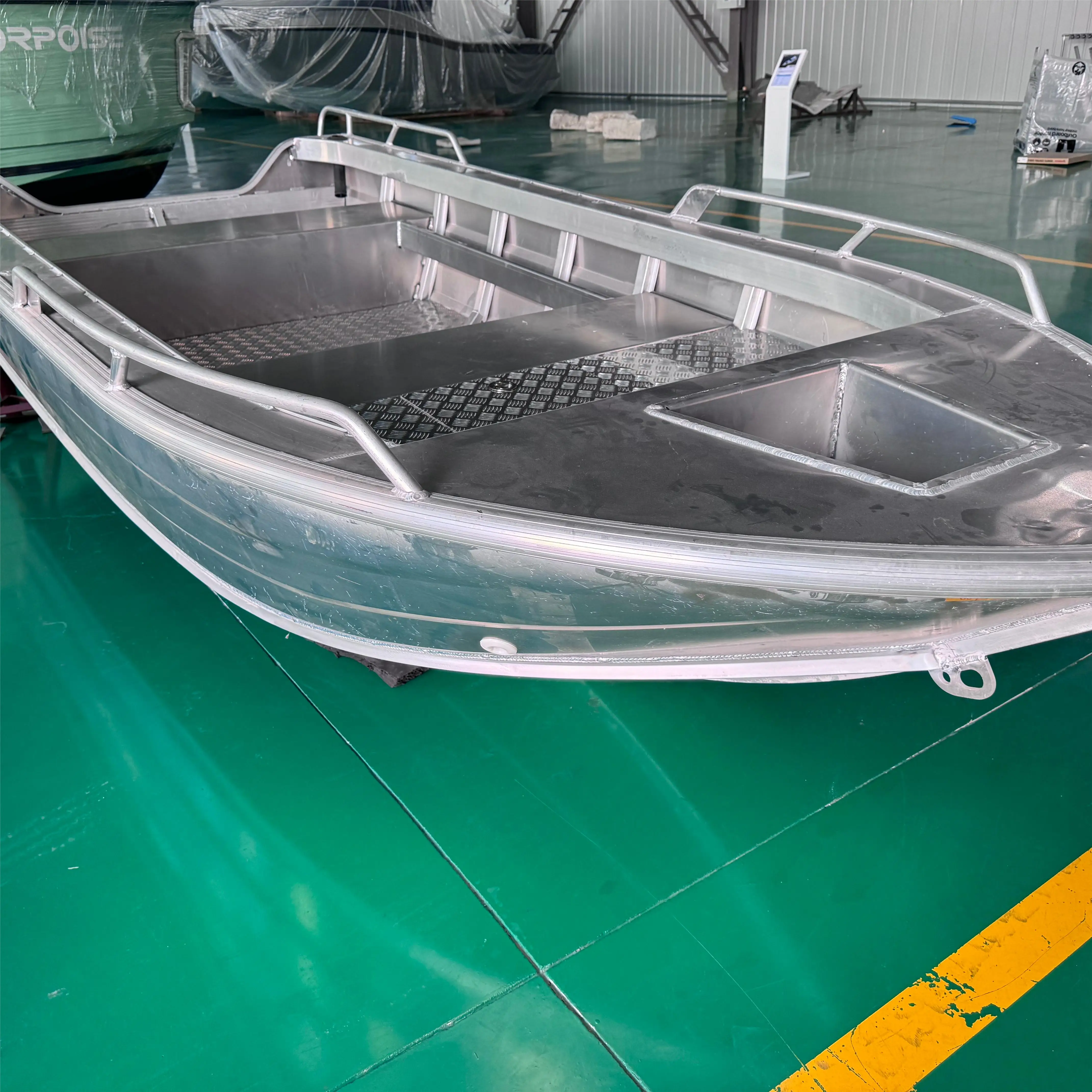 Hot Sale Sport Style 4.2m/5m Aluminum Dinghy Rowing Boat with Outboard Engine for Lake River Fishing Outdoors