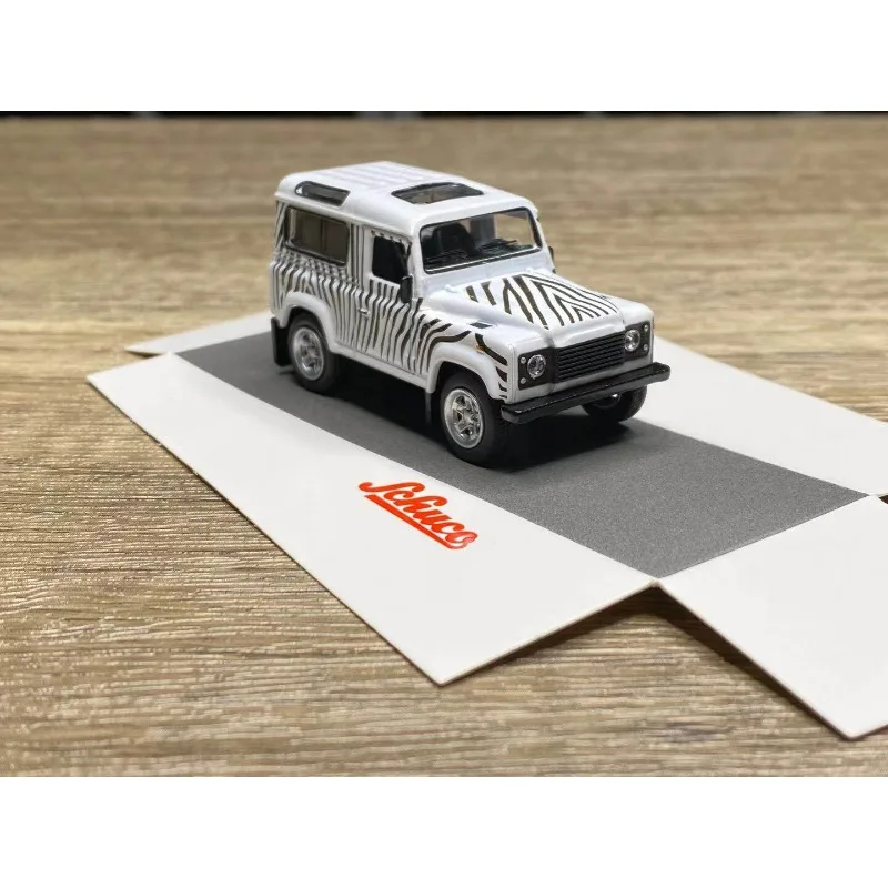 

Diecast SCHUCO 1:64 Scale Land Rover SAFARI Defender 90 Camouflage Alloy Car Model