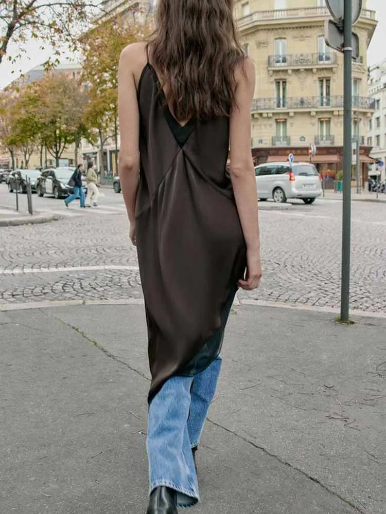 Nueva moda de invierno de estilo europeo y americano, ropa de mujer, elegante vestido midi asimétrico de satén ajustado sin mangas