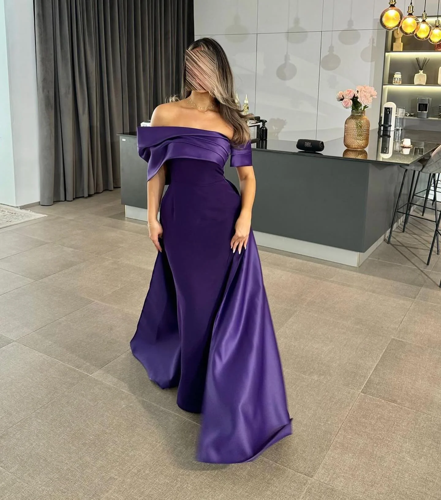 Maßgeschneiderte elegante Abendkleider, A-Linie, schulterfrei, Satin, bodenlang, Partykleider mit Vorderschlitz, formelle Kleider